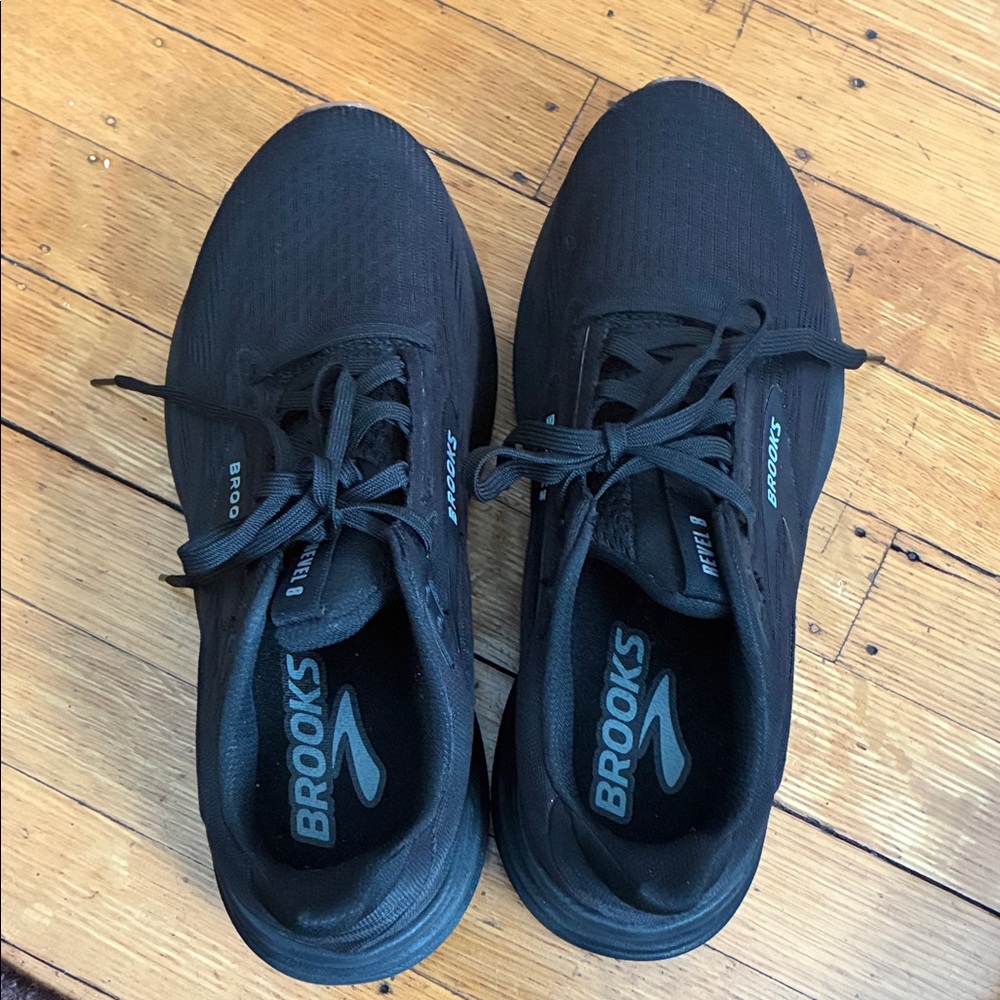 Brooks Black Athletic Shoes with Brown Sole Revel 8 worn once!! - Picture 2 of 6